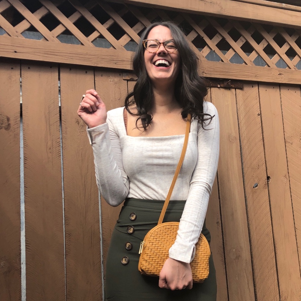 Meet your Posher, Laura